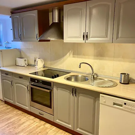 Old Town Apartman *