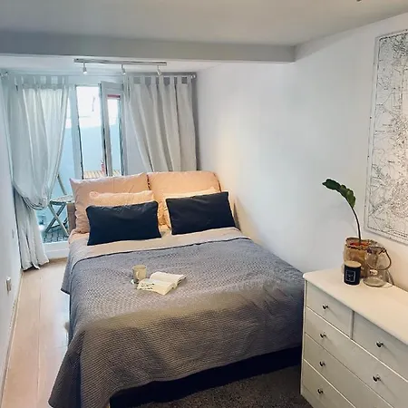Old Town Apartment *